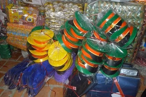 Chiếc mũ quân phục bộ đội và công an.