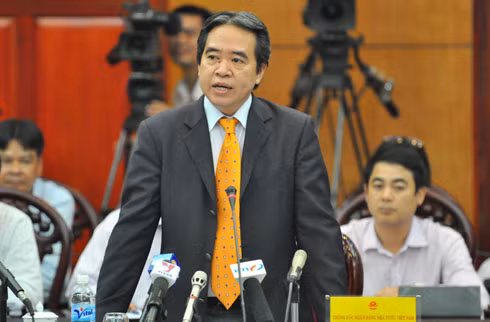 Thống đốc Nguyễn Văn Bình tại phiên giải trình về vụ bầu Kiên bị bắt tại Ủy ban Thường vụ Quốc hội Thống đốc Nguyễn Văn Bình giải trình về vụ bầu Kiên bị bắt tại Ủy ban Thường vụ Quốc hội tháng 8/2012. Ảnh: Nhật Minh