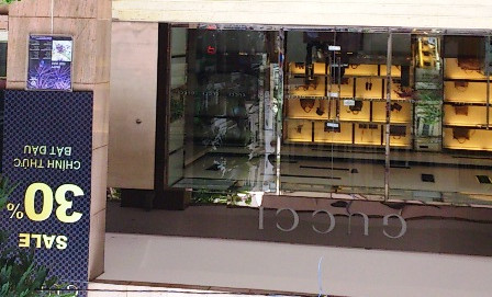 Đã hơn 3 tháng kể từ vụ hàng hiệu Milano khai gian là hàng giá bèo để trốn thuế bị bắt giữ đến nay, vẫn không biết chủ nhân của các lô hàng hiệu đó là ai, việc điều tra tiến hành đến đâu... Đã hơn 3 tháng kể từ vụ hàng hiệu Milano khai gian là hàng giá bèo để trốn thuế bị bắt giữ đến nay, vẫn không biết chủ nhân của các lô hàng hiệu đó là ai, việc điều tra tiến hành đến đâu...