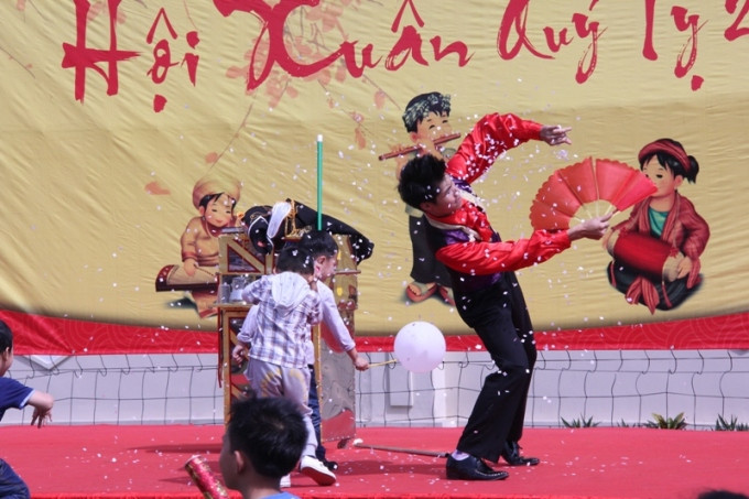 Trò ảo thuật lôi cuốn và hấp dẫn Trò ảo thuật lôi cuốn và hấp dẫn