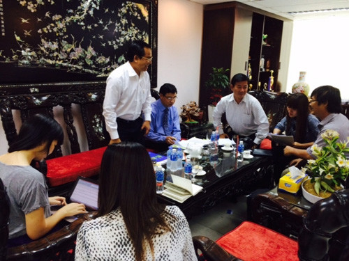 Ban lãnh đạo Ngân hàng Phương Nam làm việc với phóng viên chiều 18.3 liên quan đến vụ nợ nần của NSƯT Nguyễn Chánh Tín - Ảnh: T.Xuân Ban lãnh đạo Ngân hàng Phương Nam làm việc với phóng viên chiều 18.3 liên quan đến vụ nợ nần của NSƯT Nguyễn Chánh Tín - Ảnh: T.Xuân