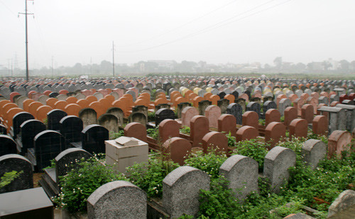 Nhiều hộ dân ngao ngán khi vẫn thường xuyên chứng kiến những đám đưa ma.