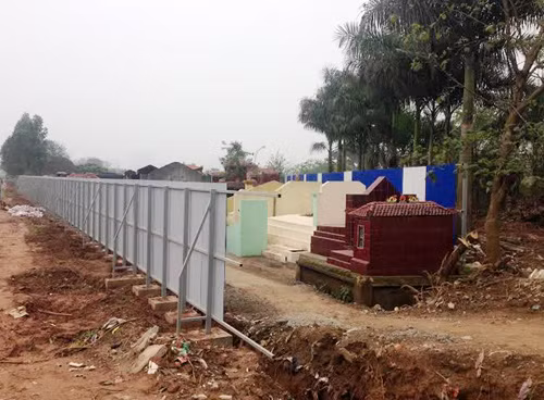 Dự án tại đường vành đai 3 đang quây nghĩa trang để triển khai khu đô thị.