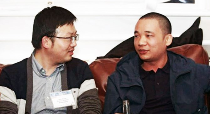 Hình ảnh Hà Đông xuất hiện ở Mỹ càng khiến anh bị nghi ngờ. Hình ảnh Hà Đông xuất hiện ở Mỹ càng khiến anh bị nghi ngờ.