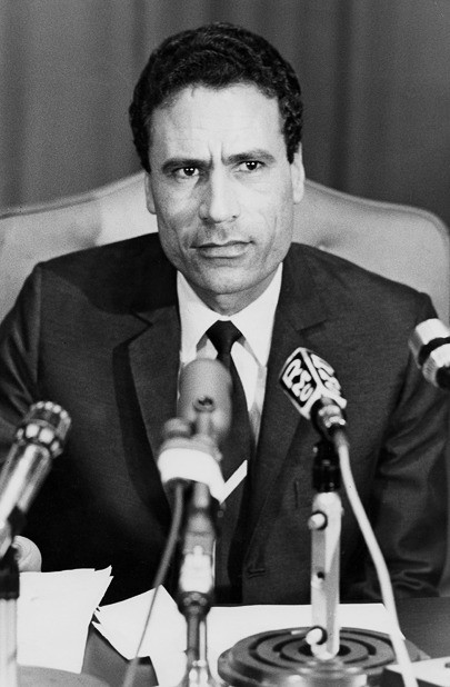 Sau cái chết của Omar Bongo của Gabon ngày 8 tháng 6 năm 2009, ông trở thành nhà lãnh đạo có thời gian giữ chức lâu thứ ba của mọi quốc gia hiện tại. Ông cũng là nhà lãnh đạo có thời gian phục vụ lâu nhất ở Libya từ thời Ali Pasha Al Karamanli, người cầm quyền từ 1754 đến 1795. Sau cái chết của Omar Bongo của Gabon ngày 8 tháng 6 năm 2009, ông trở thành nhà lãnh đạo có thời gian giữ chức lâu thứ ba của mọi quốc gia hiện tại. Ông cũng là nhà lãnh đạo có thời gian phục vụ lâu nhất ở Libya từ thời Ali Pasha Al Karamanli, người cầm quyền từ 1754 đến 1795.