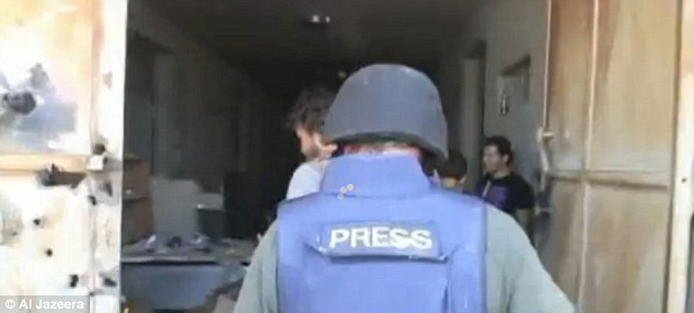 Cảnh phiến quân xâm nhập vào boongke bí mật của đại tá Gaddafi Cảnh phiến quân xâm nhập vào boongke bí mật của đại tá Gaddafi