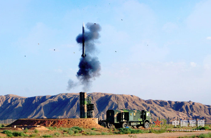 Những hình ảnh về một cuộc diễn tập bắn đạn thật sử dụng tên lửa phòng không tầm xa (không được tiết lộ chủng loại) của một tiểu đoàn tên lửa thuộc quân đội Trung Quốc vào giữa tháng 8 vừa qua được đăng tải trên các chuyên trang quốc phòng của nước này.