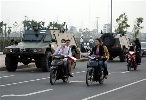 Ram 2000 là một loại xe bọc thép trọng lượng nhẹ có tính năng cao, kết hợp những tính năng ưu việt nhất trong thiết kế với bánh xe đa chức năng và kỹ thuật cải tiến tạo sự thoải mái cho người sử dụng. Ram 2000 là một loại xe bọc thép trọng lượng nhẹ có tính năng cao, kết hợp những tính năng ưu việt nhất trong thiết kế với bánh xe đa chức năng và kỹ thuật cải tiến tạo sự thoải mái cho người sử dụng.