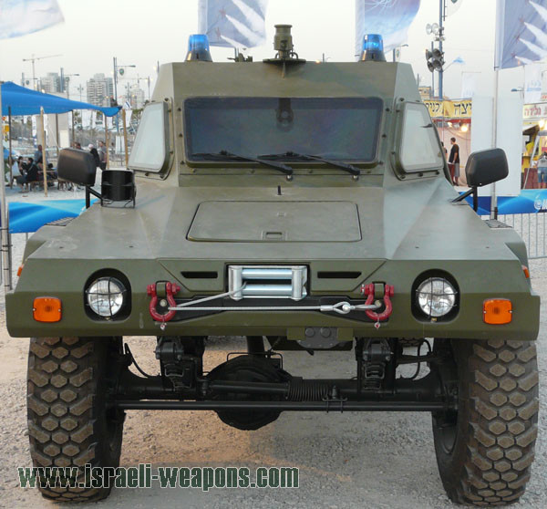 Với khả năng đi trên mọi địa hình, một tỷ lệ công suất đối với trọng lượng là 28.6:1 và tính năng bảo vệ cao nhờ bọc thép, Ram 2000 vượt trội như là một loại xe hỗ trợ bộ binh được cơ giới hoá trong các nhiệm vụ quân sự khác nhau. Với khả năng đi trên mọi địa hình, một tỷ lệ công suất đối với trọng lượng là 28.6:1 và tính năng bảo vệ cao nhờ bọc thép, Ram 2000 vượt trội như là một loại xe hỗ trợ bộ binh được cơ giới hoá trong các nhiệm vụ quân sự khác nhau.