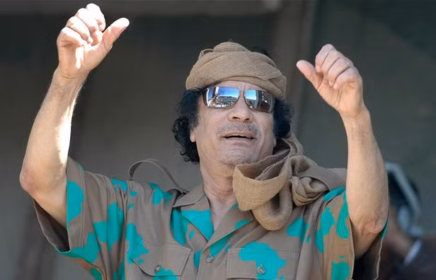 Cháu của ông Thái tử Sayyid Hasan ar-Rida al-Mahdi as-Sanussi đã bị các sĩ quan quân đội cách mạng chính thức hạ bệ và quản thúc tại gia; họ huỷ bỏ chế độ quân chủ và tuyên bố một nhà nước Cộng hoà Libya Ả Rập mới.