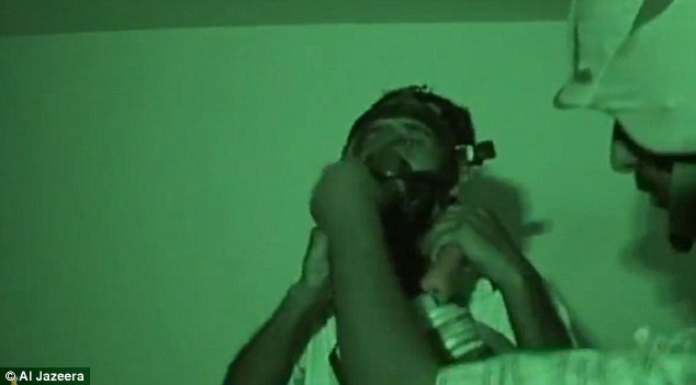 Cảnh phiến quân xâm nhập vào boongke bí mật của đại tá Gaddafi Cảnh phiến quân xâm nhập vào boongke bí mật của đại tá Gaddafi