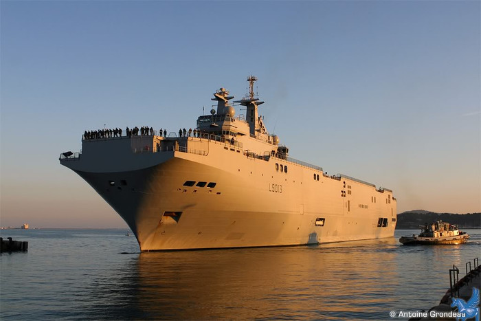 Siêu hạm đổ bộ L-9013 "Mistral"