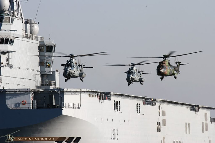 Siêu hạm đổ bộ L-9013 "Mistral"