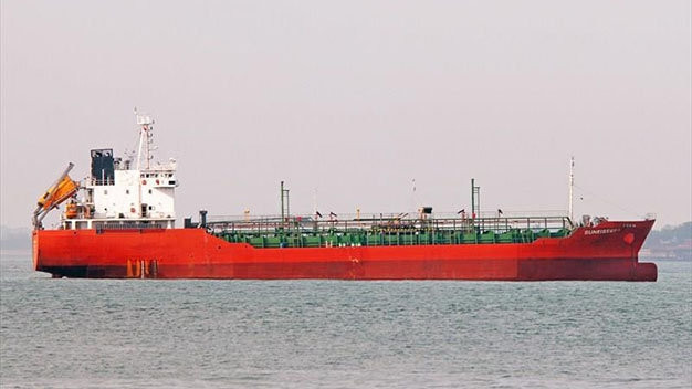 àu Sunrise 689 đã bị cướp biển tấn công. Sau khi bị cướp dầu và tài sản, tàu đã đang trên đường về Việt Nam. àu Sunrise 689 đã bị cướp biển tấn công. Sau khi bị cướp dầu và tài sản, tàu đã đang trên đường về Việt Nam.