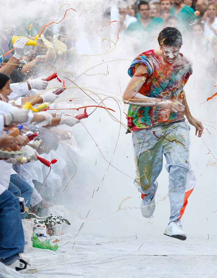 Lễ hội truyền thống của sinh viên y khoa năm thứ nhất tại đại học Granada University ở Granada, Tây Ban Nha. Lễ hội truyền thống của sinh viên y khoa năm thứ nhất tại đại học Granada University ở Granada, Tây Ban Nha.