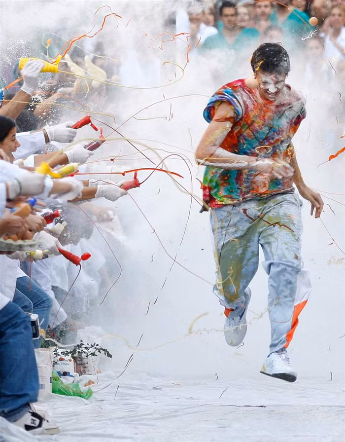 Lễ hội truyền thống của sinh viên y khoa năm thứ nhất tại đại học Granada University ở Granada, Tây Ban Nha. Lễ hội truyền thống của sinh viên y khoa năm thứ nhất tại đại học Granada University ở Granada, Tây Ban Nha.