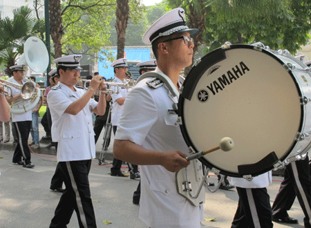 Chiến sĩ của đoàn nhạc Công an nhân dân