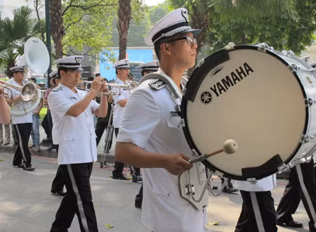 Chiến sĩ của đoàn nhạc Công an nhân dân