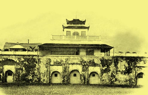 "Thành Thăng Long kia là thành nhỏ để phòng những kẻ trộm cướp vặt, phá tan nào có khó gì. Còn như để chống với kẻ địch bên ngoài đến cướp nước chúng tôi, thì chúng tôi đã có một tòa thành vững vàng như núi, không kẻ nào phá được, đó là sức mạnh của toàn thể quân dân chúng tôi" Ảnh: Đoan Môn - cửa chính đi vào Hoàng thành Thăng Long xưa. "Thành Thăng Long kia là thành nhỏ để phòng những kẻ trộm cướp vặt, phá tan nào có khó gì. Còn như để chống với kẻ địch bên ngoài đến cướp nước chúng tôi, thì chúng tôi đã có một tòa thành vững vàng như núi, không kẻ nào phá được, đó là sức mạnh của toàn thể quân dân chúng tôi" Ảnh: Đoan Môn - cửa chính đi vào Hoàng thành Thăng Long xưa.