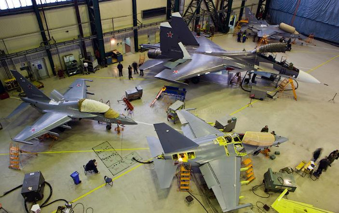 Su-30SM bên trong nhà máy chế tạo hàng không Irkutsk Su-30SM bên trong nhà máy chế tạo hàng không Irkutsk