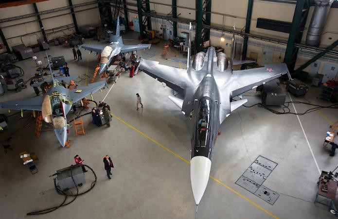 Su-30SM bên trong nhà máy chế tạo hàng không Irkutsk Su-30SM bên trong nhà máy chế tạo hàng không Irkutsk