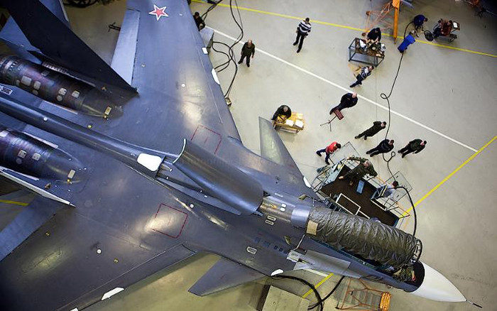 Su-30SM bên trong nhà máy chế tạo hàng không Irkutsk Su-30SM bên trong nhà máy chế tạo hàng không Irkutsk