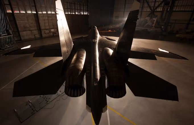 Su-30SM bên trong nhà máy chế tạo hàng không Irkutsk