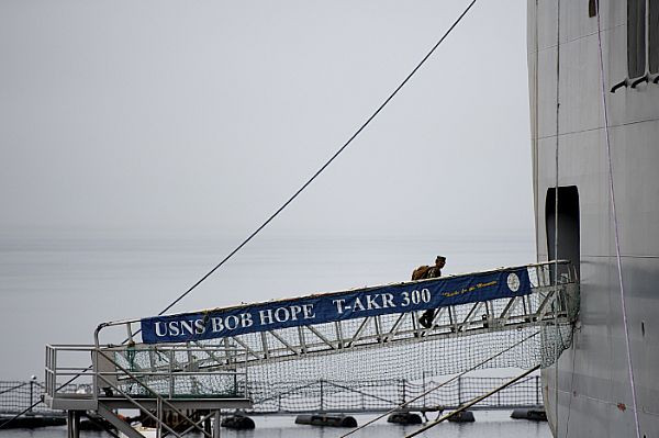 Tàu vận tải USNS Bob Hope (T-AKR 300) của Hải quân Mỹ tại cảng San Diego, bang California. Tàu vận tải USNS Bob Hope (T-AKR 300) của Hải quân Mỹ tại cảng San Diego, bang California.