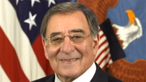 Bộ trưởng Quốc phòng Mỹ Leon Panetta đã đến Việt Nam.