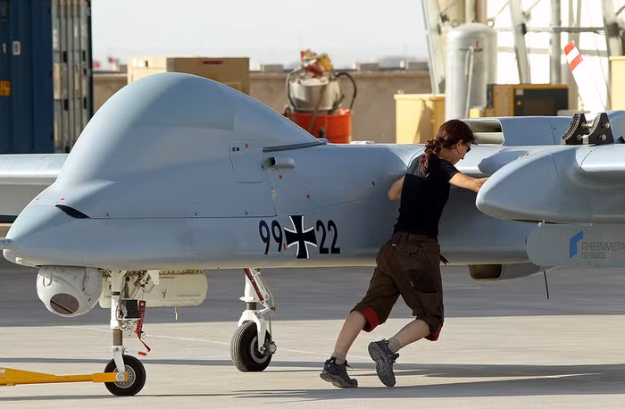 Máy bay không người lái Heron của Lực lượng Hỗ trợ An ninh Quốc tế tại Afghanistan.