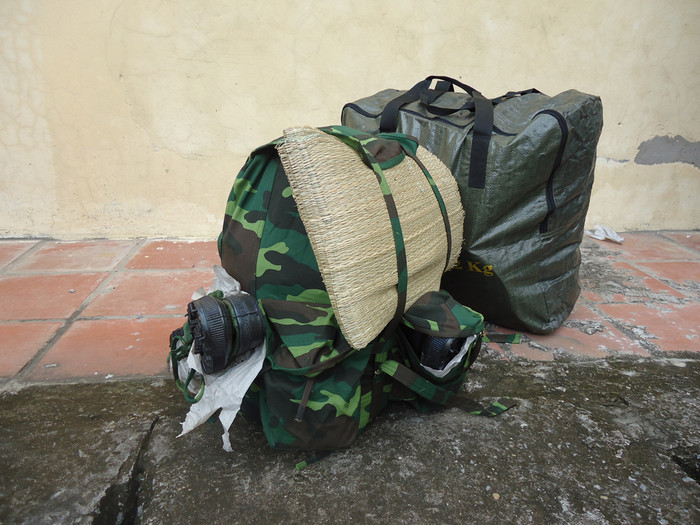 Những chiếc ba lô đã được các em gói buộc rất cẩn thận và gọn gàng. Những chiếc ba lô đã được các em gói buộc rất cẩn thận và gọn gàng.