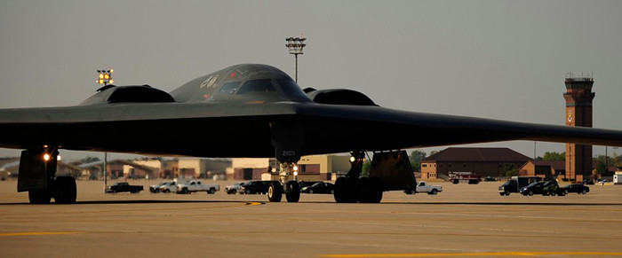 Oanh tạc cơ tàng hình B-2 tại căn cứ Không quân Whiteman.