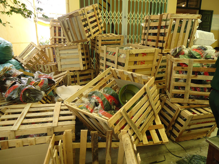 Ngoài mũ cối, các em còn nhận được một chiếc mũ kê-pi và một chiếc mũ sĩ quan theo biên chế. Ngoài mũ cối, các em còn nhận được một chiếc mũ kê-pi và một chiếc mũ sĩ quan theo biên chế.