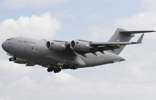 Y-20 Trung Quốc được cho là rất giống máy bay vận tải chiến lược C-17 của Không quân Mỹ. Y-20 Trung Quốc được cho là rất giống máy bay vận tải chiến lược C-17 của Không quân Mỹ.