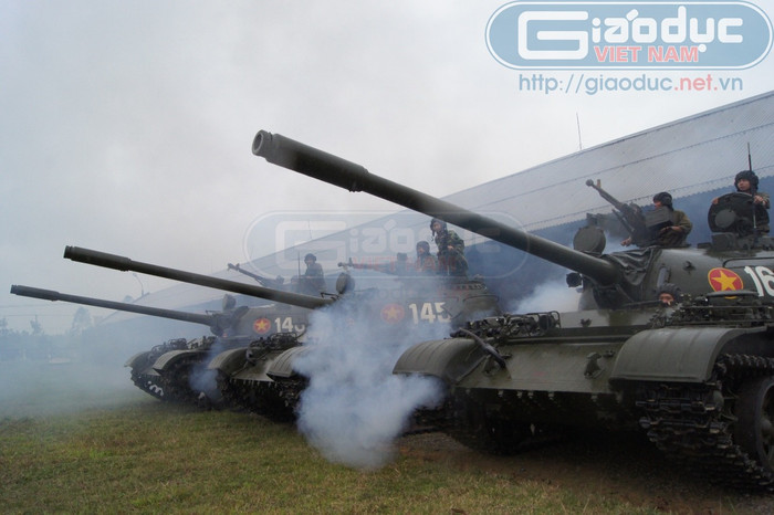 Kíp xe Tiểu đoàn 1 sẵn sàng cơ động chiến đấu sau ít phút nhận lệnh của chỉ huy đơn vị