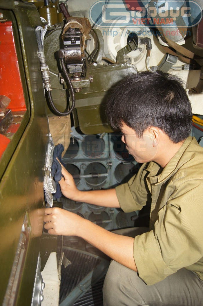 Bảo quản khí tài trong xe