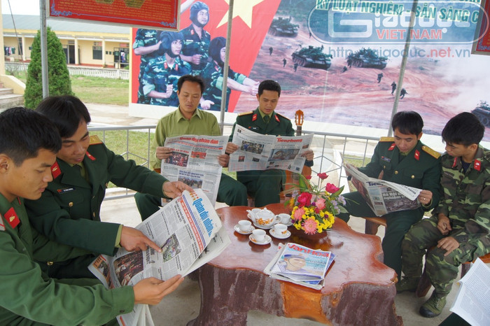 Cán bộ, chiến sĩ Tiểu đoàn 1 – Lữ đoàn 215 đang sinh hoạt văn hóa tại công trình thanh niên