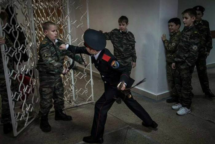 Một cảnh vui đùa của những binh sỹ nhí Một cảnh vui đùa của những binh sỹ nhí