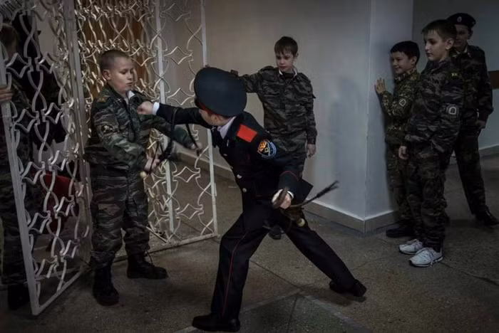 Một cảnh vui đùa của những binh sỹ nhí