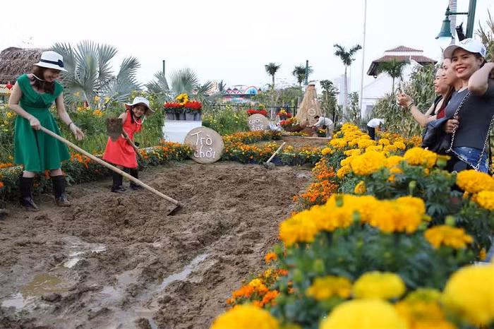 Lễ hội Hạt ngọc trời cũng là dịp để những em nhỏ hiểu hơn về công việc làm nông đầy gian lao và khó nhọc.