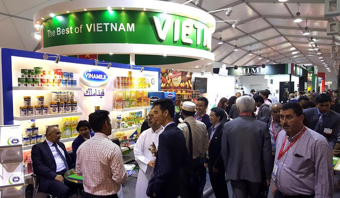 Gian hàng Vinamilk thu hút được sự quan tâm rất lớn từ các khách hàng và đối tác tại Gulfood. Ngay ngày đầu tiên tham gia Hội chợ này, Vinamilk đã ký kết được Hợp đồng xuất khẩu sản phẩm sữa bột cho trẻ em trị giá 12,5 triệu USD. Gian hàng Vinamilk thu hút được sự quan tâm rất lớn từ các khách hàng và đối tác tại Gulfood. Ngay ngày đầu tiên tham gia Hội chợ này, Vinamilk đã ký kết được Hợp đồng xuất khẩu sản phẩm sữa bột cho trẻ em trị giá 12,5 triệu USD.