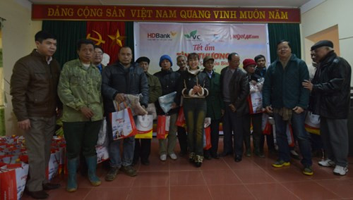 Những món quà tết làm ấm lên ngày đông lạnh giá.