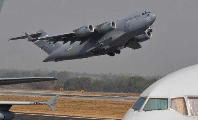 Chuyên vận C-17 cất cánh (ảnh minh họa) Chuyên vận C-17 cất cánh (ảnh minh họa)