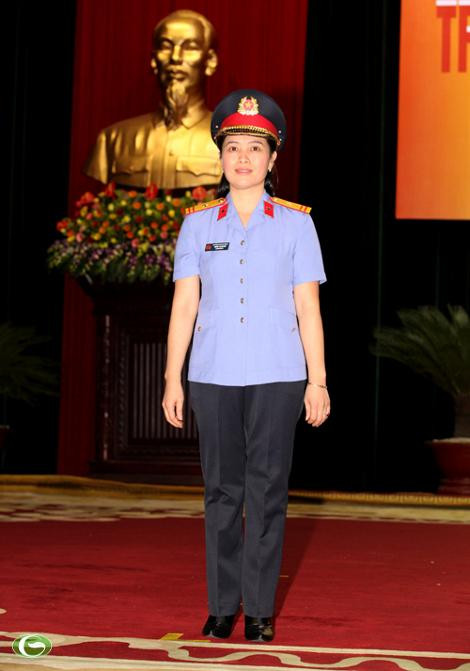 Trang phục xuân hè nữ