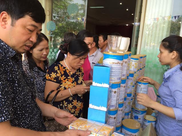 Người tiêu dùng Nghệ An quan tâm đến các sản phẩm dinh dưỡng của Vinamilk.