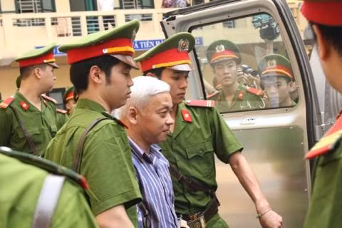 Trên cơ sở công văn của NHNN, kết luận điều tra và cáo trạng xác định ACB ủy thác cho nhân viên gửi tiền trong năm 2011 là vi phạm Luật các TCTD năm 2010.