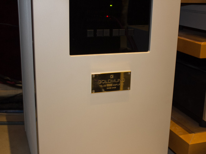 Hệ thống âm thanh của người chơi tại Thái Nguyên còn vượt cả bộ tham chiếu trong AV Show 2013 khi sử dụng power-ampli đình đám Telos 3500 có giá khoảng 9 tỷ đồng thay cho Telos 1000. Không đồ sộ như loa của Avalon, Telos 3500 nhỏ gọn nhưng có khối lượng lên đến 180 kg mỗi khối với nhiều chi tiết bằng vàng mang đến khả năng chống rung nội tại ấn tượng, chưa kể đến các công nghệ độc quyền của Goldmund. Hệ thống âm thanh của người chơi tại Thái Nguyên còn vượt cả bộ tham chiếu trong AV Show 2013 khi sử dụng power-ampli đình đám Telos 3500 có giá khoảng 9 tỷ đồng thay cho Telos 1000. Không đồ sộ như loa của Avalon, Telos 3500 nhỏ gọn nhưng có khối lượng lên đến 180 kg mỗi khối với nhiều chi tiết bằng vàng mang đến khả năng chống rung nội tại ấn tượng, chưa kể đến các công nghệ độc quyền của Goldmund.