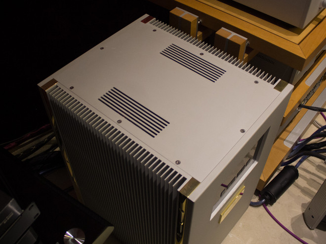 Chia sẻ về lý do chọn các ampli của Goldmund, doanh nhân Thái Nguyên cho biết, anh yêu thích những sản phẩm Thụy Sỹ với độ chính xác cao và ampli này còn "đặc biệt thích hợp với Avalon Acoustics về chất giọng". Chia sẻ về lý do chọn các ampli của Goldmund, doanh nhân Thái Nguyên cho biết, anh yêu thích những sản phẩm Thụy Sỹ với độ chính xác cao và ampli này còn "đặc biệt thích hợp với Avalon Acoustics về chất giọng".