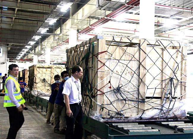 Những “cô bò” đầu tiên ra xe về trang trại Lâm Đồng của Vinamilk. Những “cô bò” đầu tiên ra xe về trang trại Lâm Đồng của Vinamilk.