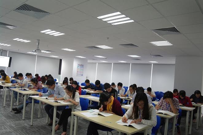 Thí sinh đang làm Global Samsung Aptitude Test (GSAT) I tại TP.Hồ Chí Minh. Thí sinh đang làm Global Samsung Aptitude Test (GSAT) I tại TP.Hồ Chí Minh.